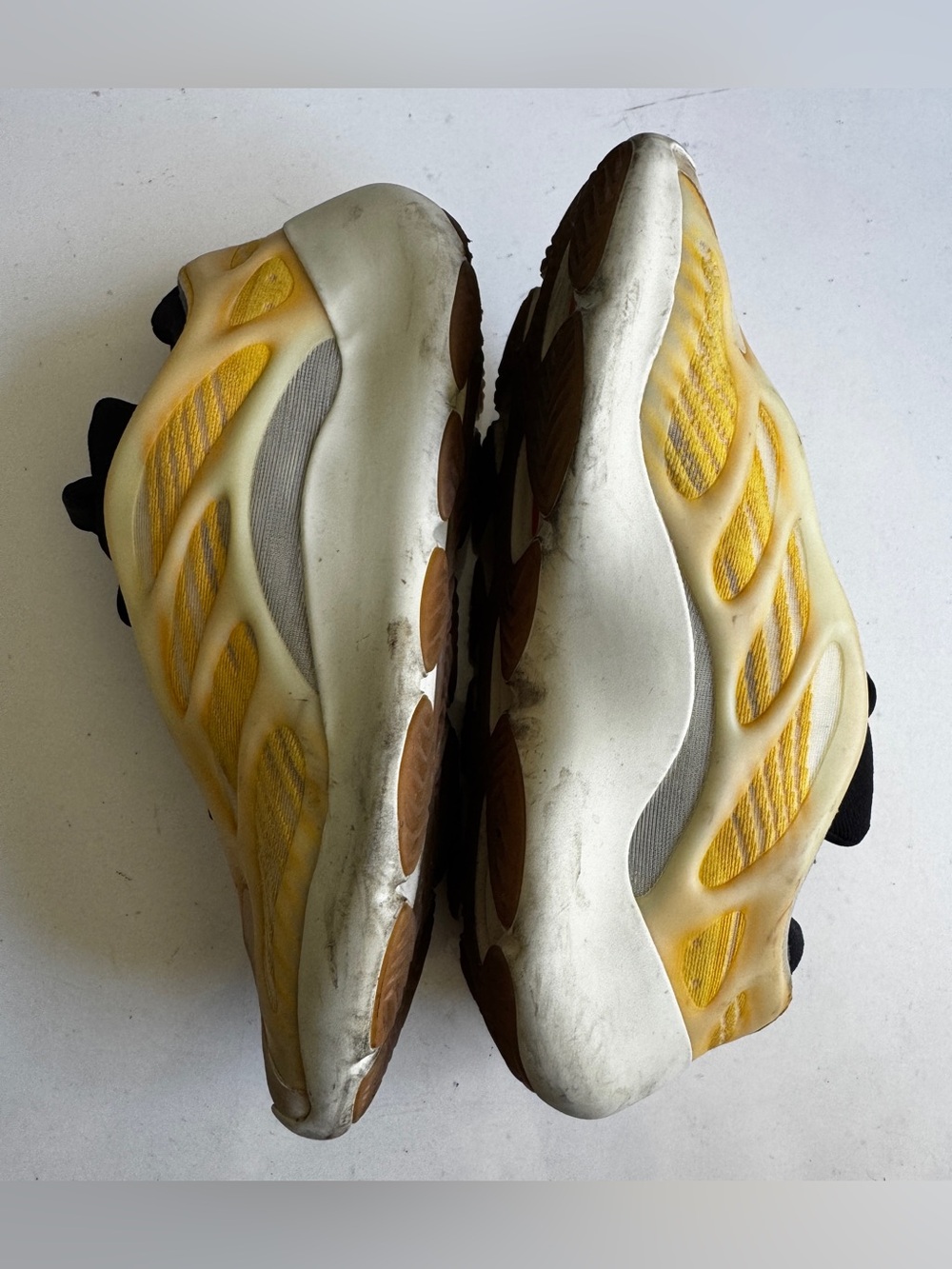 Yeezy 700 Authentic mens size 10